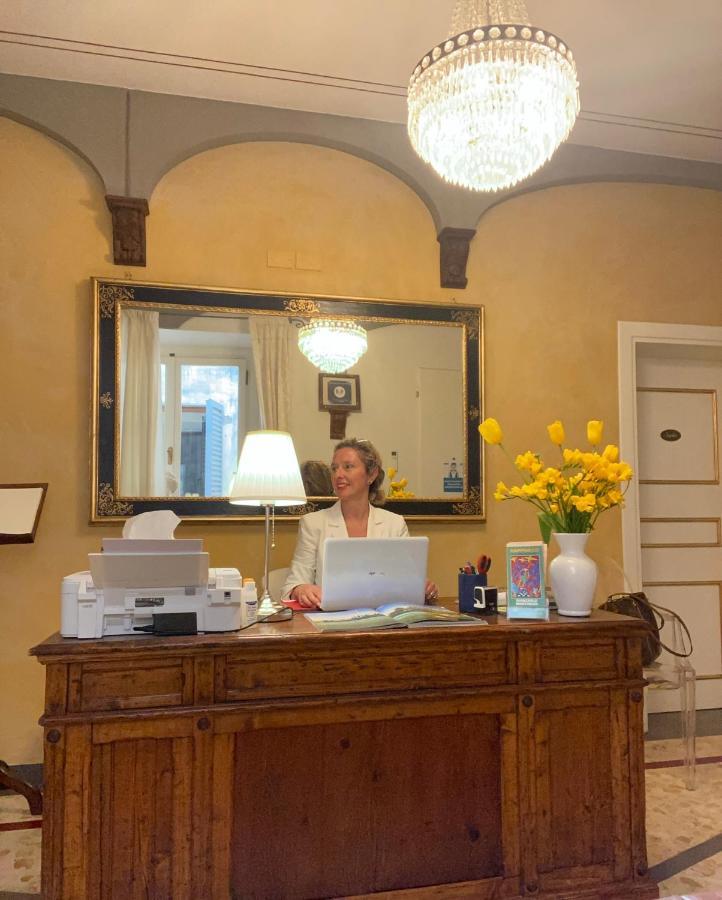 Palazzo Mari Suite & Rooms B&B Монтеварчи Екстериор снимка