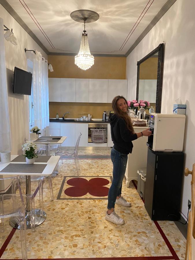 Palazzo Mari Suite & Rooms B&B Монтеварчи Екстериор снимка