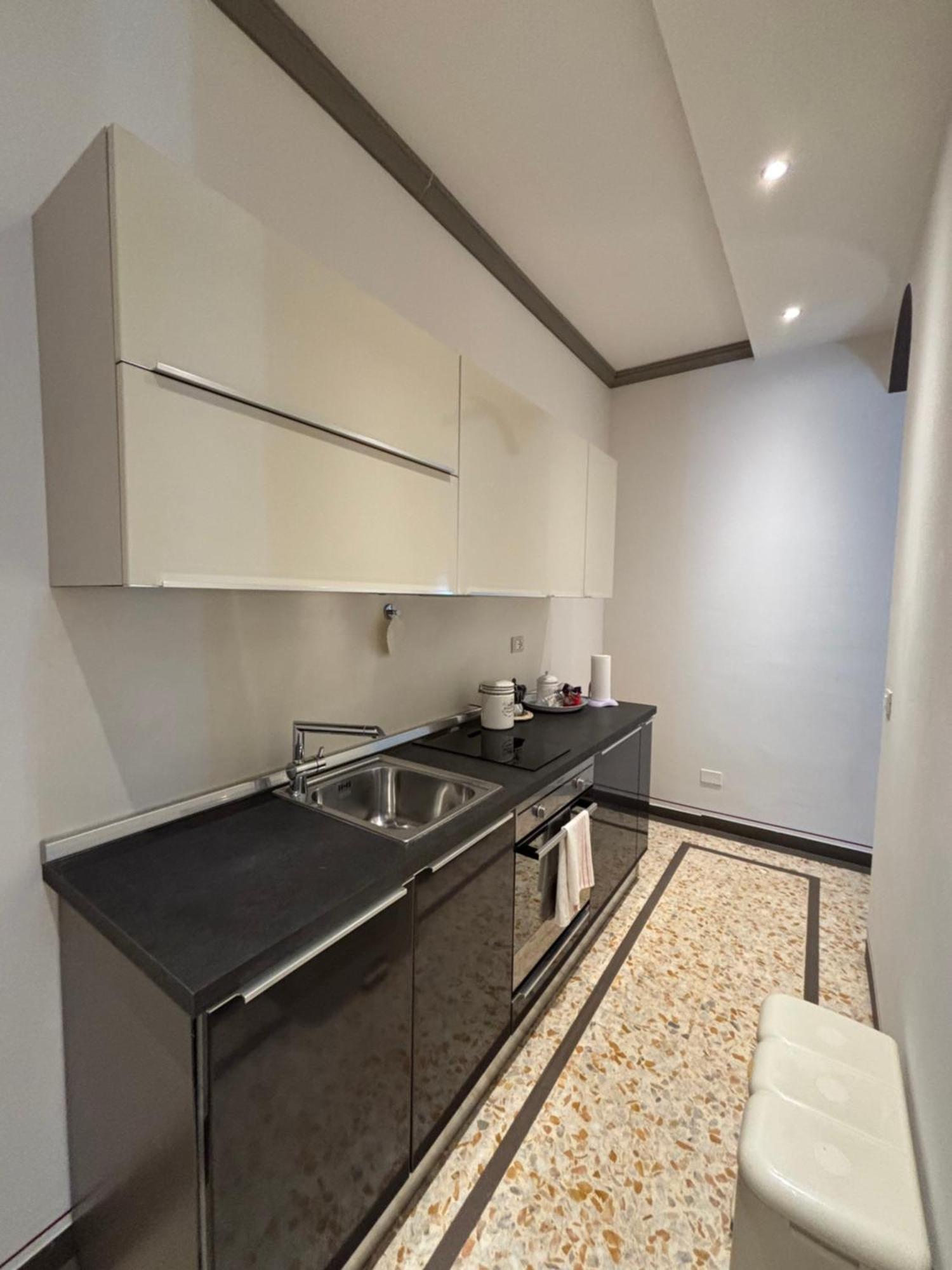Palazzo Mari Suite & Rooms B&B Монтеварчи Екстериор снимка