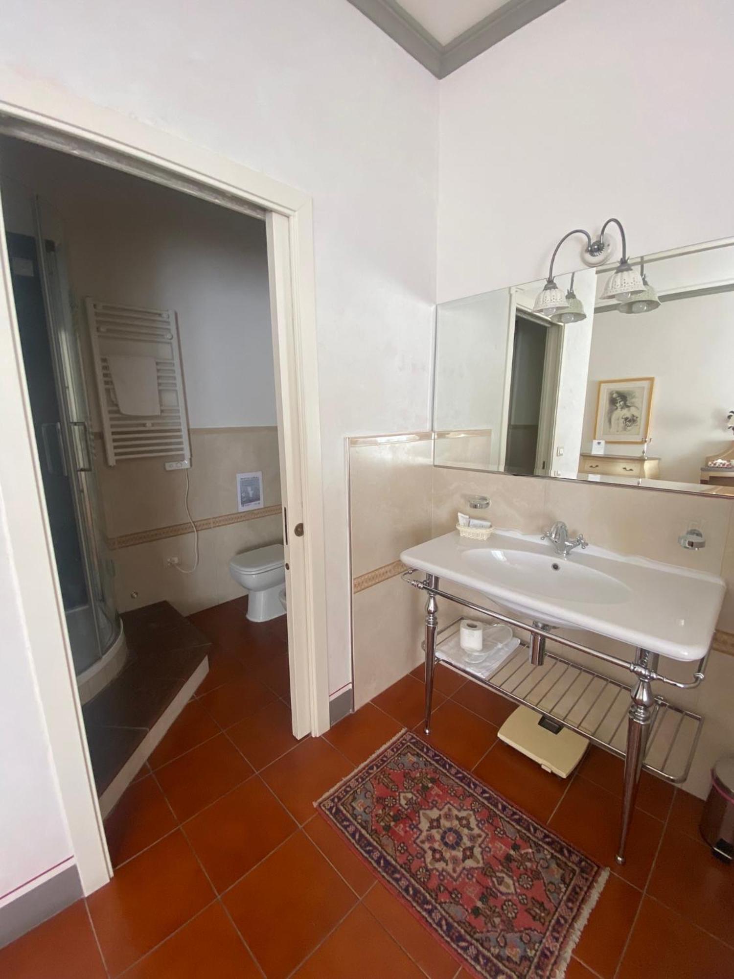 Palazzo Mari Suite & Rooms B&B Монтеварчи Екстериор снимка