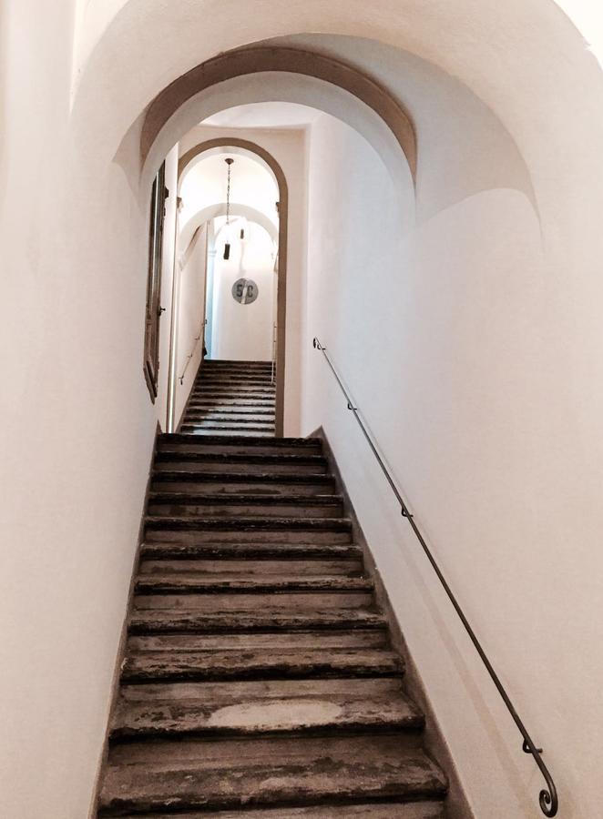 Palazzo Mari Suite & Rooms B&B Монтеварчи Екстериор снимка