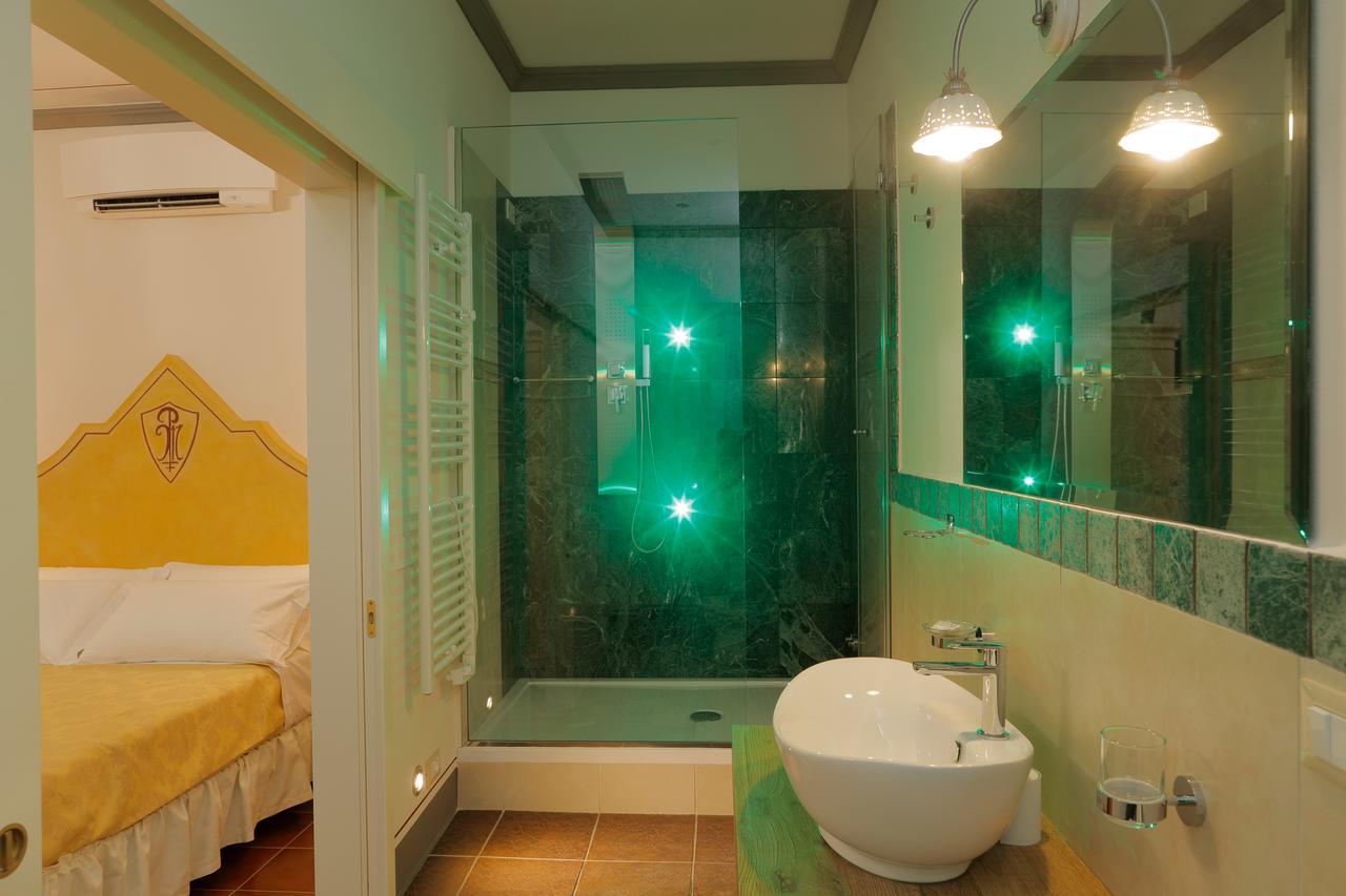 Palazzo Mari Suite & Rooms B&B Монтеварчи Екстериор снимка