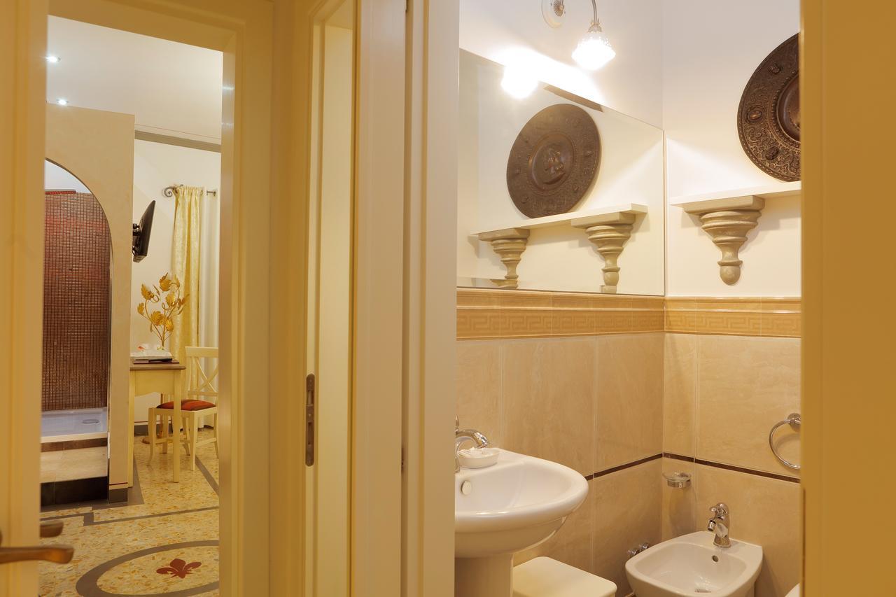 Palazzo Mari Suite & Rooms B&B Монтеварчи Екстериор снимка