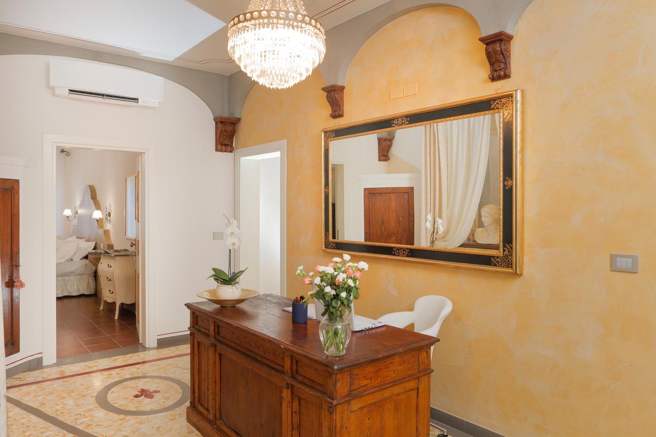 Palazzo Mari Suite & Rooms B&B Монтеварчи Екстериор снимка