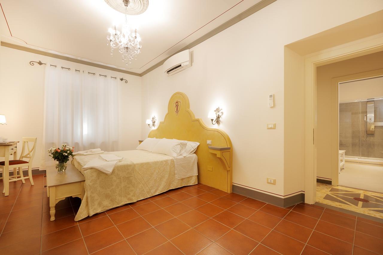 Palazzo Mari Suite & Rooms B&B Монтеварчи Екстериор снимка