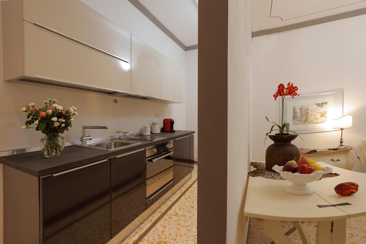 Palazzo Mari Suite & Rooms B&B Монтеварчи Екстериор снимка