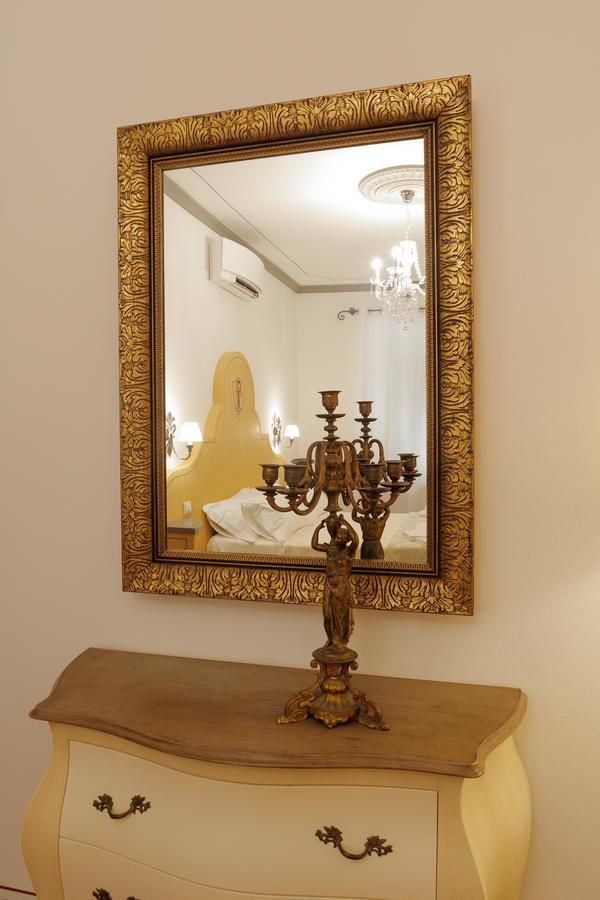 Palazzo Mari Suite & Rooms B&B Монтеварчи Екстериор снимка