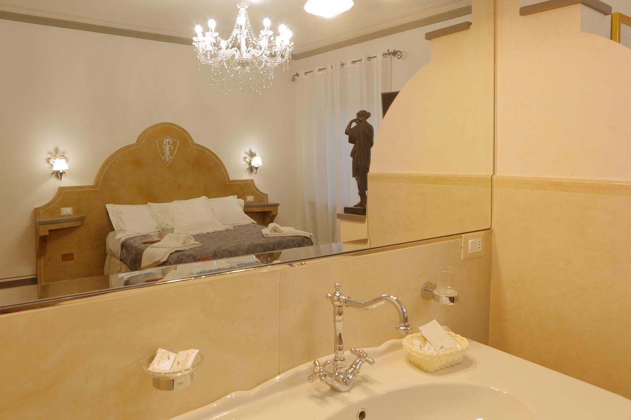 Palazzo Mari Suite & Rooms B&B Монтеварчи Екстериор снимка