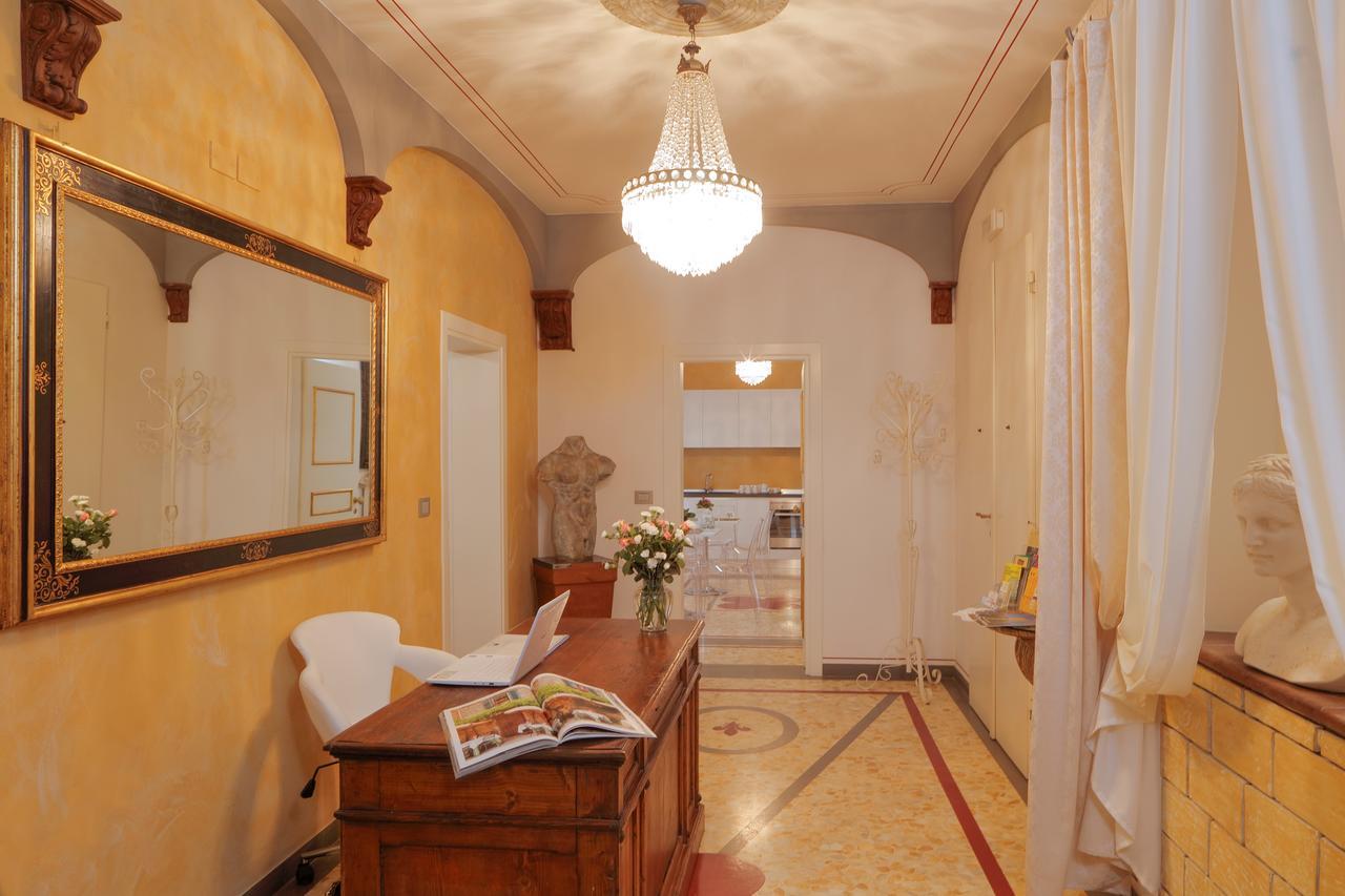 Palazzo Mari Suite & Rooms B&B Монтеварчи Екстериор снимка