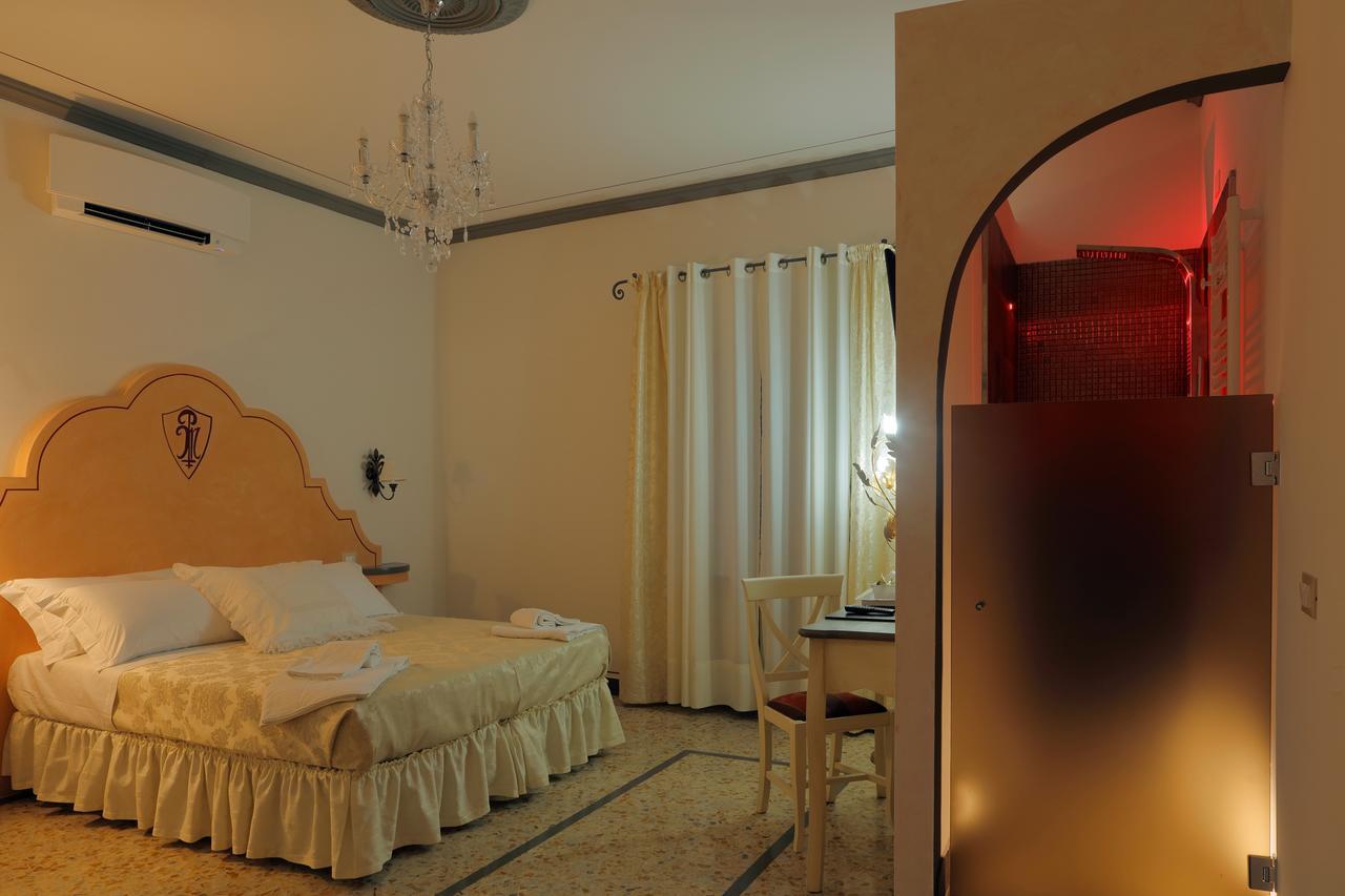 Palazzo Mari Suite & Rooms B&B Монтеварчи Екстериор снимка