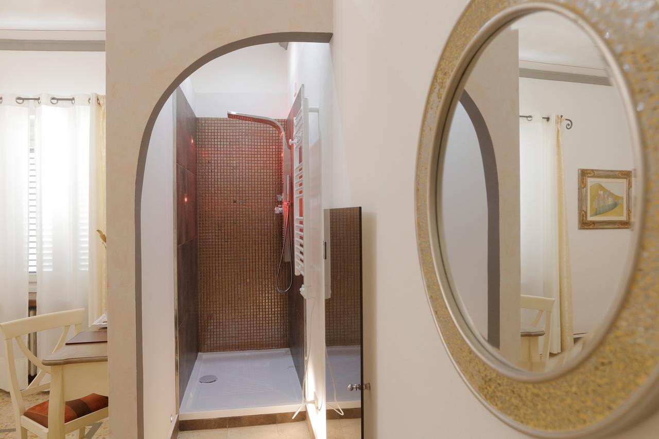 Palazzo Mari Suite & Rooms B&B Монтеварчи Екстериор снимка