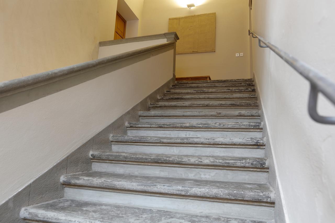 Palazzo Mari Suite & Rooms B&B Монтеварчи Екстериор снимка