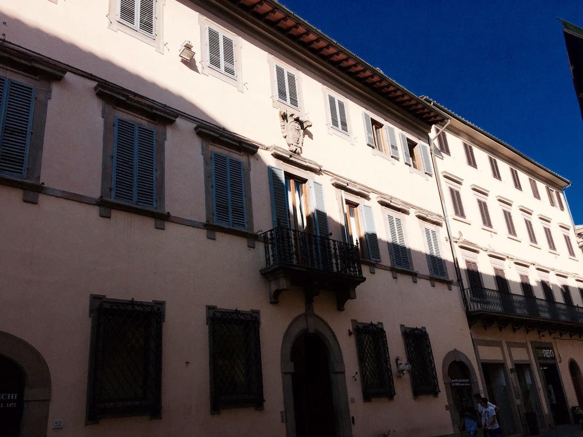 Palazzo Mari Suite & Rooms B&B Монтеварчи Екстериор снимка